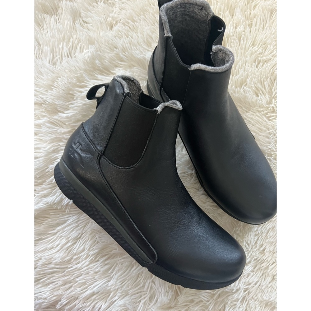 Kuru Luna Chelsea boots  - size 10